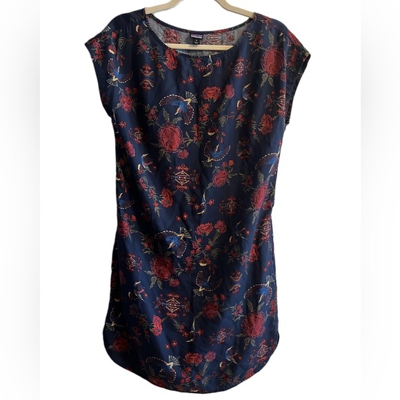 Patagonia Tops - Women’s Patagonia Navy and Red Dress Size Small